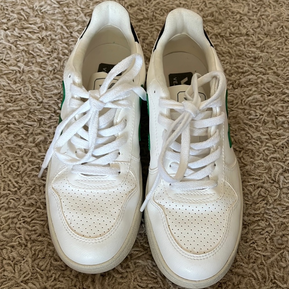 Veja Sneakers Size 7